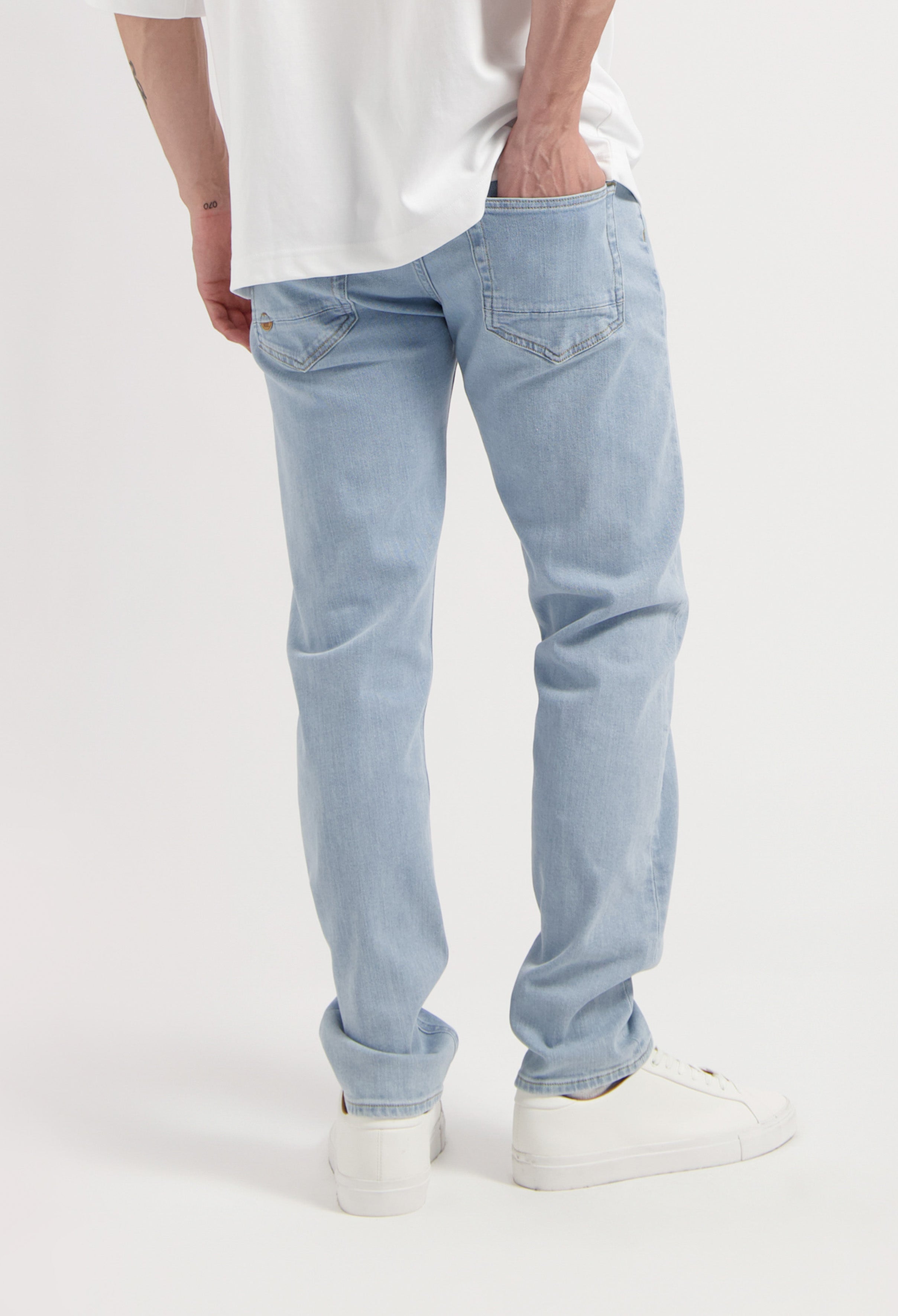 Sustainable MUD Jeans in black denim, showcasing ethical fashion with classic back pockets and minimalist design.