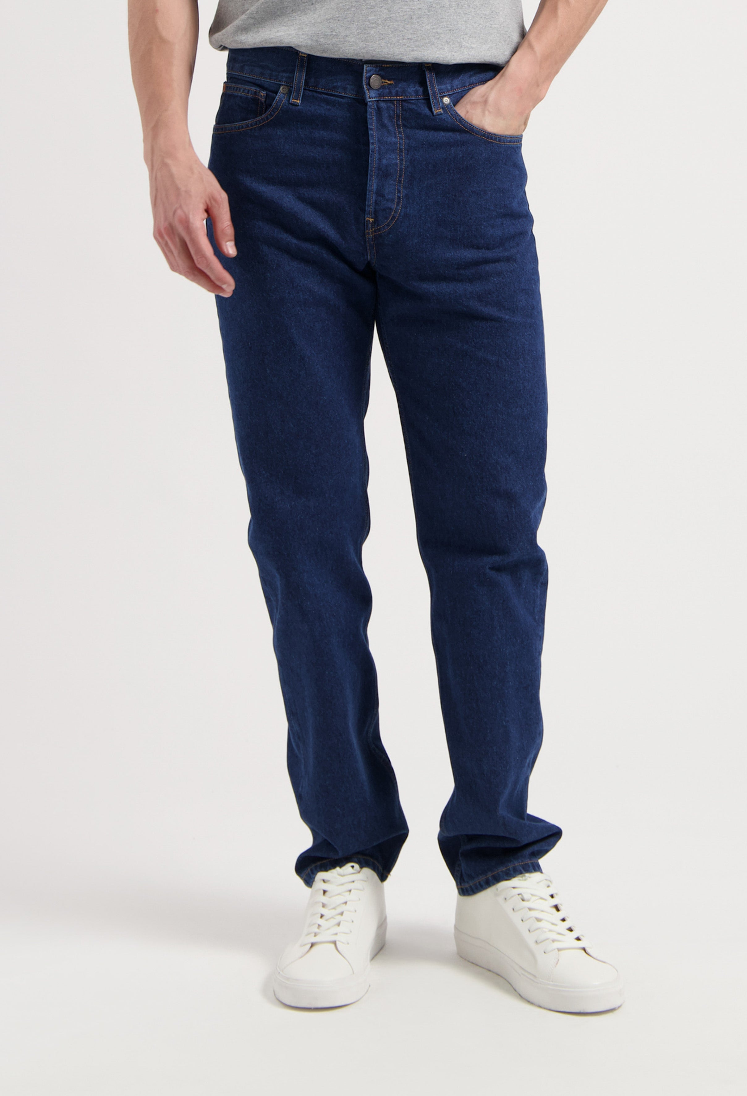Sustainable MUD Jeans denim jacket in classic blue, showcasing ethical fashion with organic cotton for eco-conscious wear.
