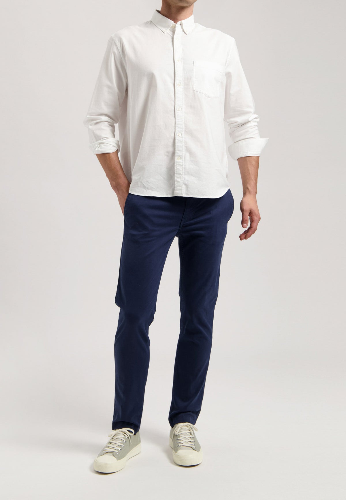Sustainable MUD Jeans with classic blue denim, paired with a black t-shirt for an ethical, timeless style.