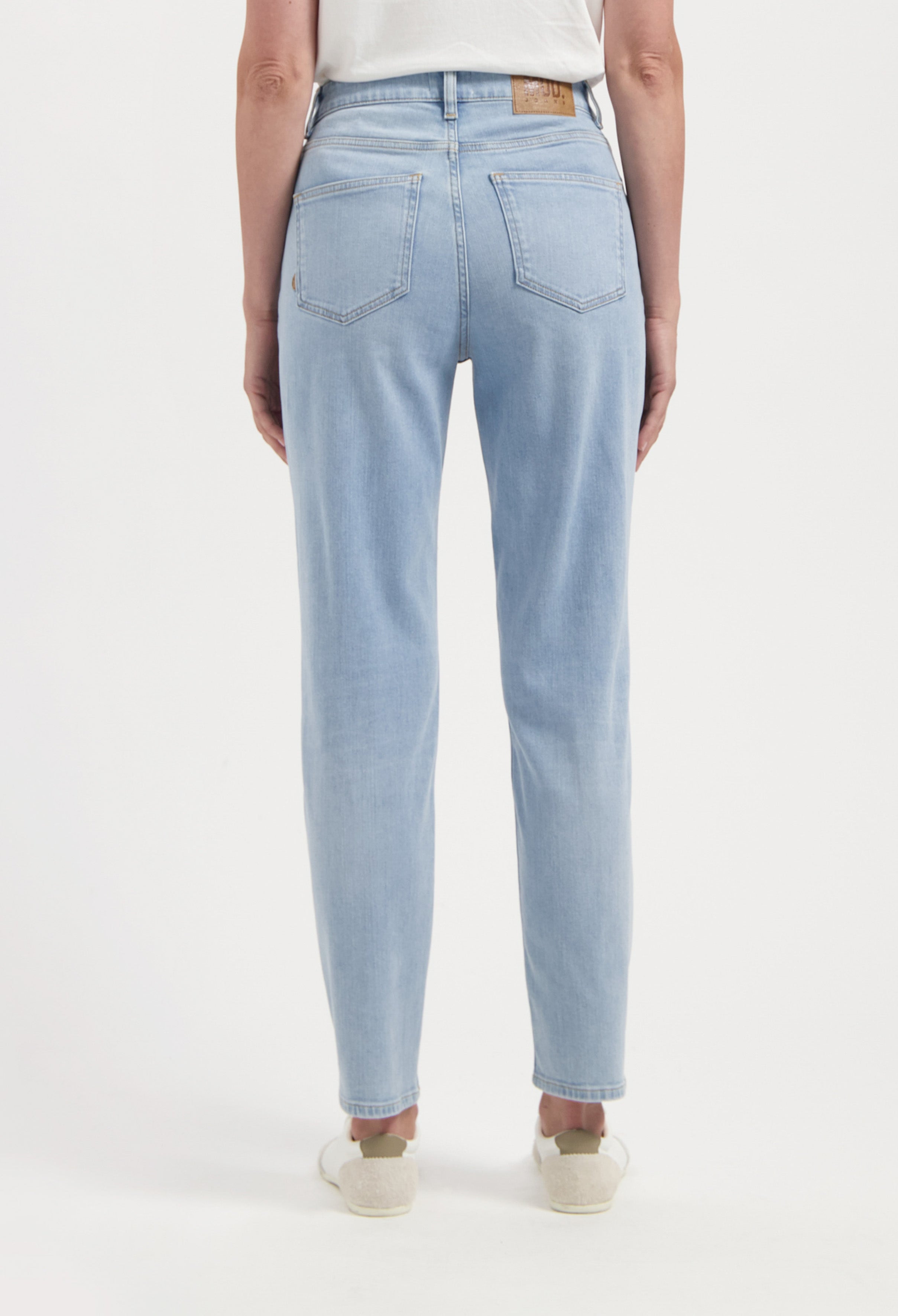 Light blue straight-leg jeans made from organic cotton, showcasing back pockets and sustainable design, paired with sneakers.